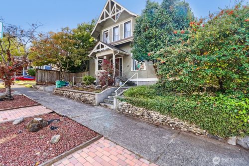 803 Ne 72nd St, Seattle, WA, 98115-5571 | Card Image