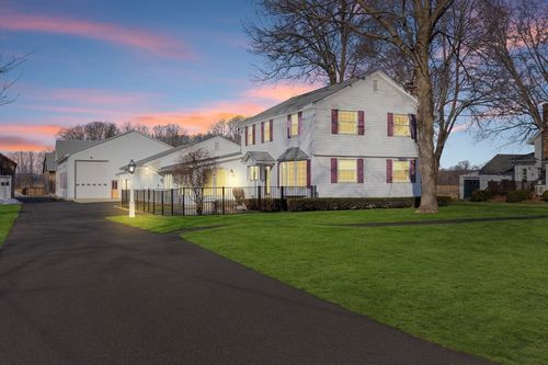 11 West St, Hadley, MA, 01035-9504 | Card Image