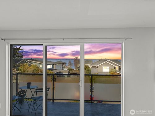 2e-300 2nd Ave N, Edmonds, WA, 98020-3152 | Card Image