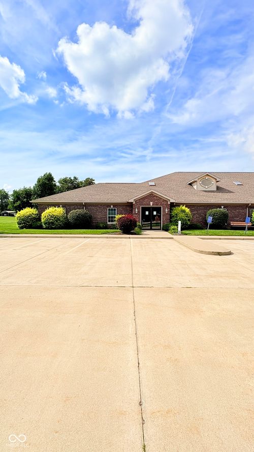 1007 Mill Pond Dr, Greencastle, IN, 46135-1886 | Card Image
