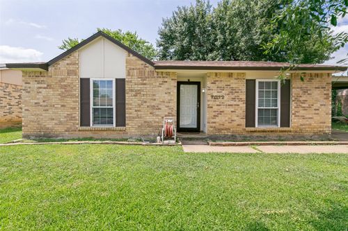 7012 Greenview Cir S, Fort Worth, TX, 76120-1342 | Card Image