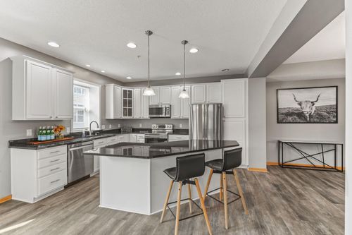 unit-5-1671 Village Trl E, Maplewood, MN, 55109-5818 | Card Image
