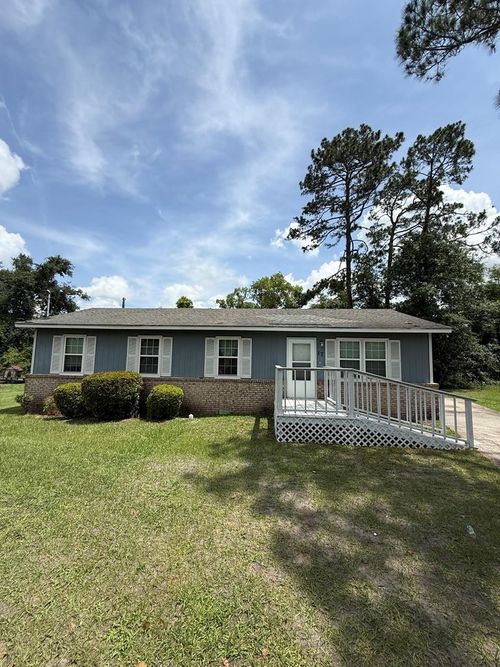 17 Pinetree Cir, Valdosta, GA, 31601-6256 | Card Image
