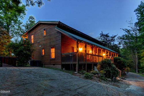 1707 Ridgecrest Dr, Sevierville, TN, 37876-7405 | Card Image