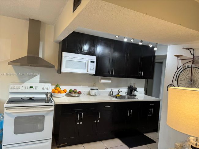 112D - 9321 Sw 4th St, Condo with 2 bedrooms, 1 bathrooms and null parking in Miami FL | Image 12