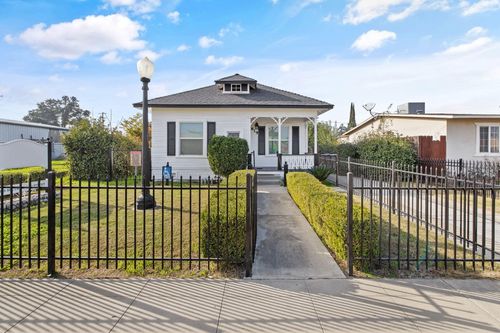 819 S Bridge St, Visalia, CA, 93277-2807 | Card Image