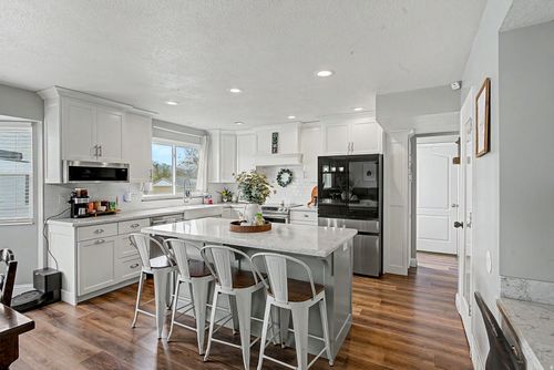 8233 Creekwood Cir, West Jordan, UT, 84088-6628 | Card Image