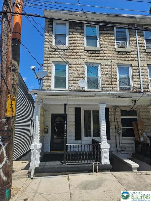 447 Arlington St, Tamaqua, PA, 18252-2103 | Card Image