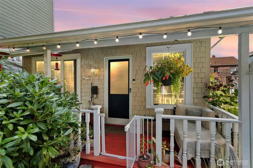 142 N 84th St, Seattle, WA, 98103-4210 | Card Image
