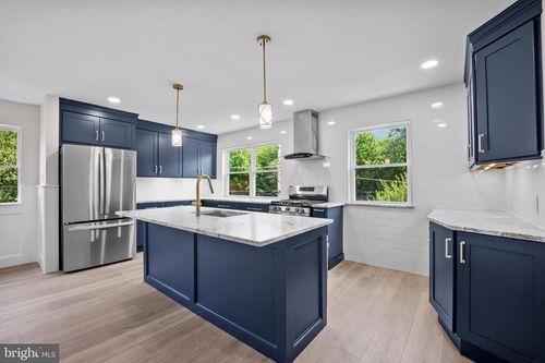 857 Green Valley Dr, PHILADELPHIA, PA, 19128-1010 | Card Image