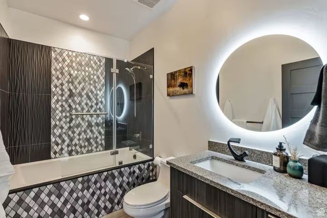 Full bathroom featuring visible vents, tiled shower / bath combo, vanity, and toilet | Image 44