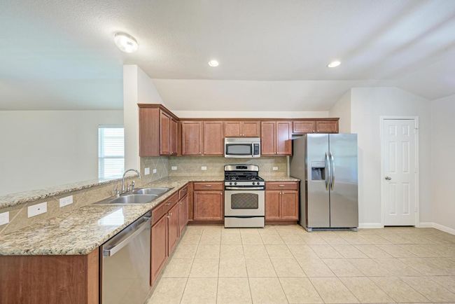 486 Nottingham Loop, House other with 3 bedrooms, 2 bathrooms and 4 parking in Kyle TX | Image 11