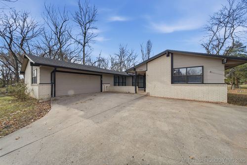 520 Ridgewood Dr, Pryor, OK, 74361-8419 | Card Image