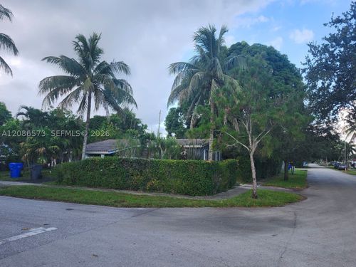 --6570 Thomas St, Hollywood, FL, 33024-4037 | Card Image