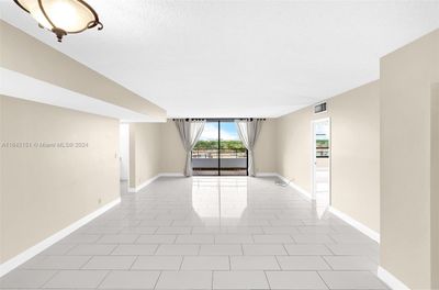 711 - 500 Three Islands Blvd, Condo with 2 bedrooms, 2 bathrooms and null parking in Hallandale Beach FL | Image 2