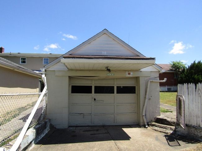 11 Raymond St, House other with 3 bedrooms, 1 bathrooms and 1 parking in Dravosburg PA | Image 4