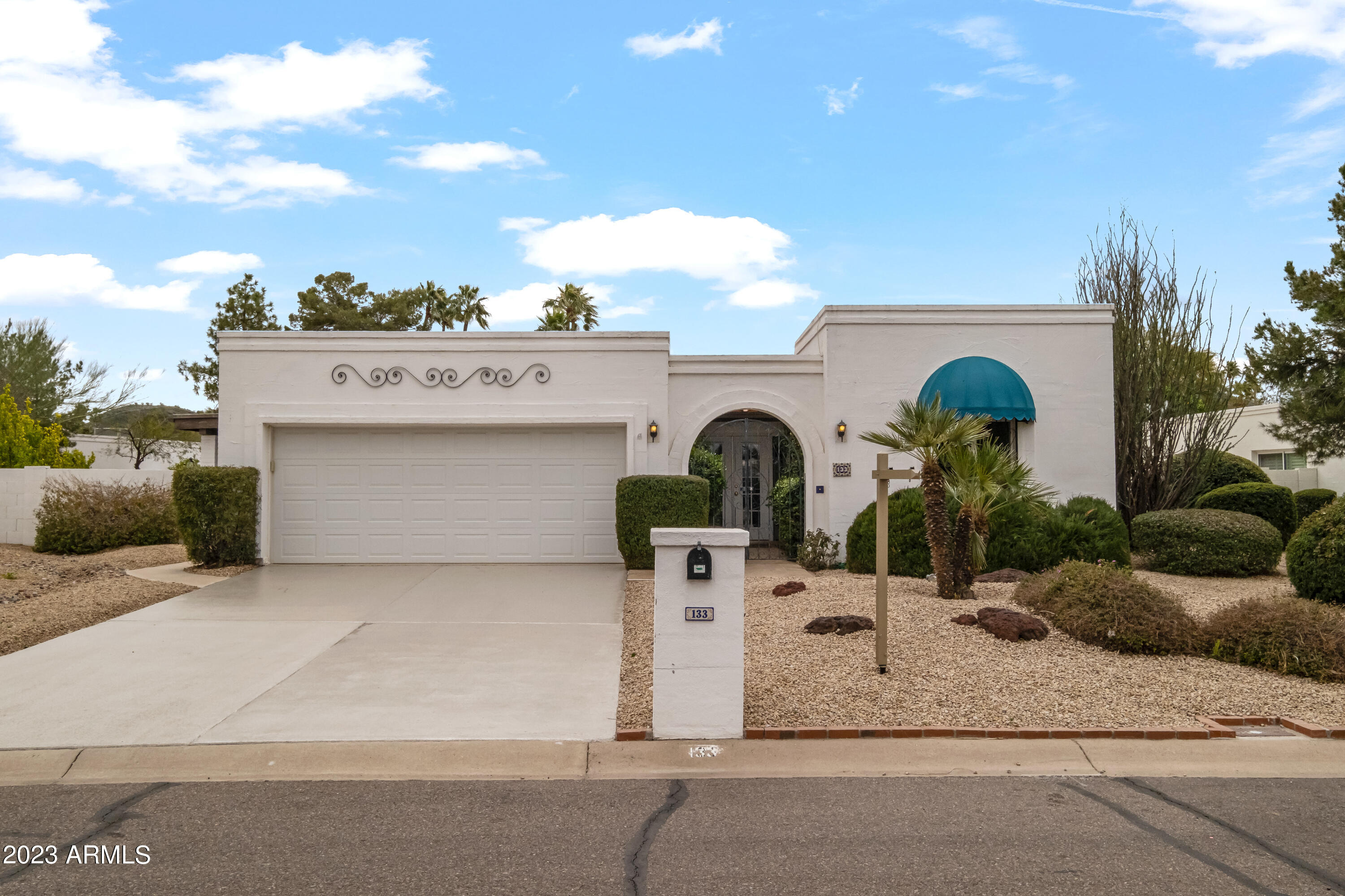 133 E Piping Rock Road, Sold in Phoenix Zoocasa