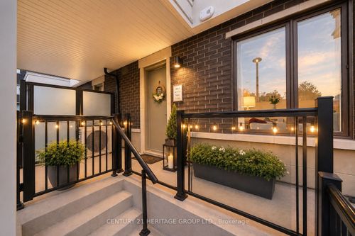 27-200 Alex Gardner Cir, Aurora, ON, L4G3G5 | Card Image