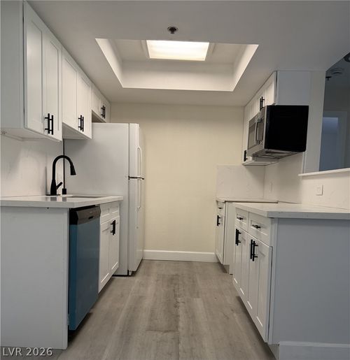 3043-4200 Valley View Blvd, Las Vegas, NV, 89103-4040 | Card Image