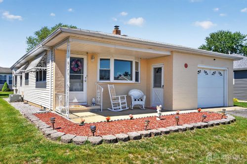 17 Corinth Pl, Berkeley, NJ, 08757-3914 | Card Image