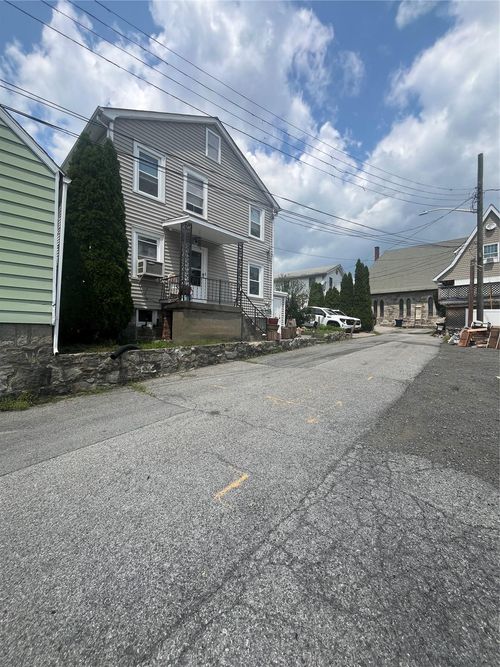 3 Oneill Ct, Highland Fls, NY, 10928-1907 | Card Image