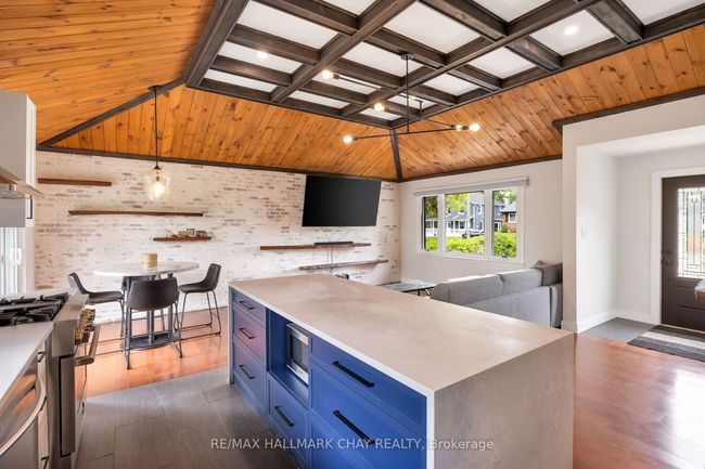 39 Eugenia St, House other with 5 bedrooms, 2 bathrooms and 4 parking in Barrie ON | Image 11