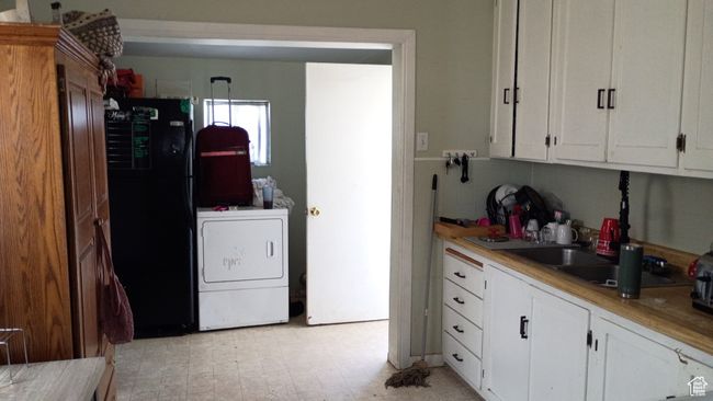 131 6 Th W, House other with 2 bedrooms, 1 bathrooms and 1 parking in East Carbon UT | Image 4