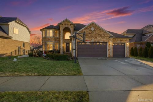 19330 Middle Branch Dr, Macomb, MI, 48044-6704 | Card Image