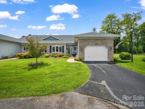 20 Country Meadows Ln, Hendersonville, NC, 28792-6378 | Card Image