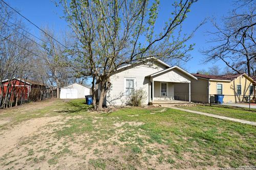 875 Porter St, New Braunfels, TX, 78130-3733 | Card Image