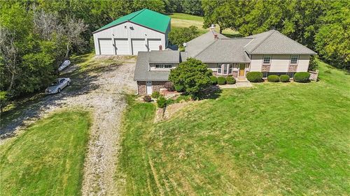 22093 Poplar Rd, Higginsville, MO, 64037-9286 | Card Image
