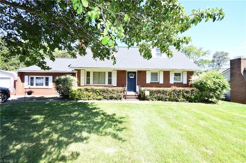 165 North St, Rural Hall, NC, 27045-9311 | Card Image