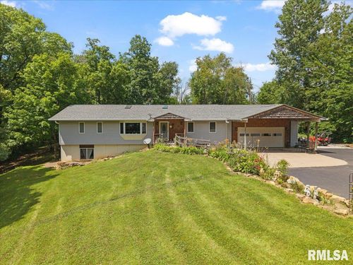 8918 140th St W, Taylor Ridge, IL, 61284-9424 | Card Image