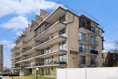 apt-203-8300 Jefferson Ave, Detroit, MI, 48214-2733 | Card Image