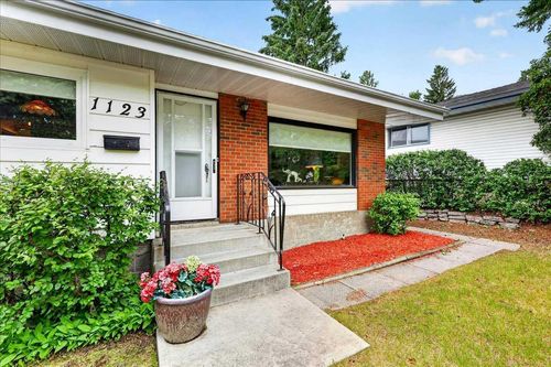 1123 48 Ave Nw, Calgary, AB, T2K0J6 | Card Image