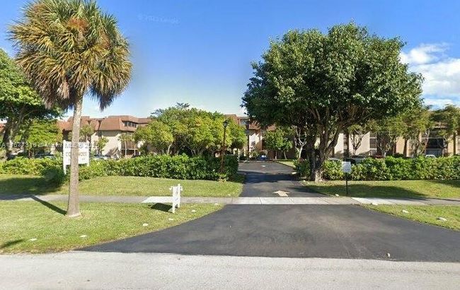 APT-215 - 661 Ne 195 Th St, Condo with 2 bedrooms, 2 bathrooms and null parking in Miami FL | Image 12
