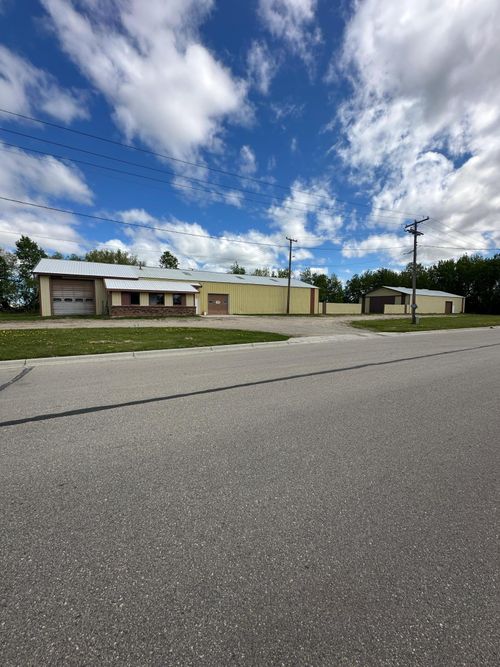 900 2nd St Nw, Baudette, MN, 56623-8820 | Card Image