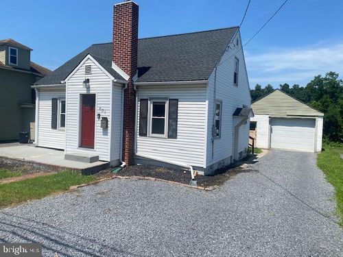 831 E Walnut Street, LEWISTOWN, PA, 17044 | Card Image