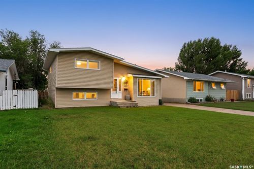 1507 Duffield St W, Moose Jaw, SK, S6H6P5 | Card Image