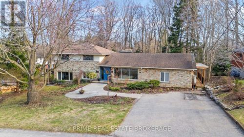 8 Cramston Cres, London, ON, N6H3A4 | Card Image