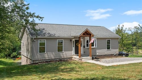 124 Connoq Main St, Connoquenessing, PA, 16027-9823 | Card Image