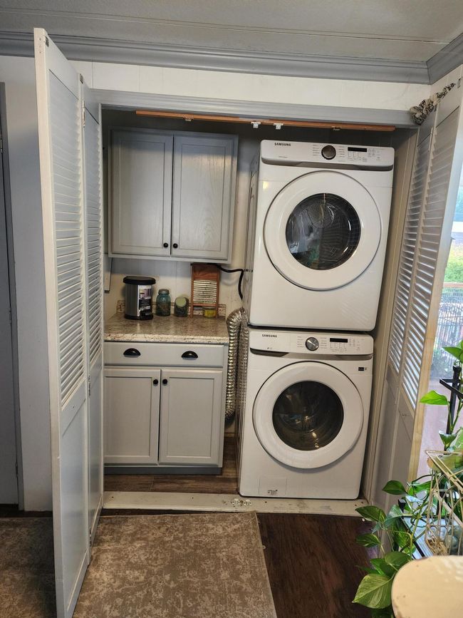 Laundry Closet | Image 12