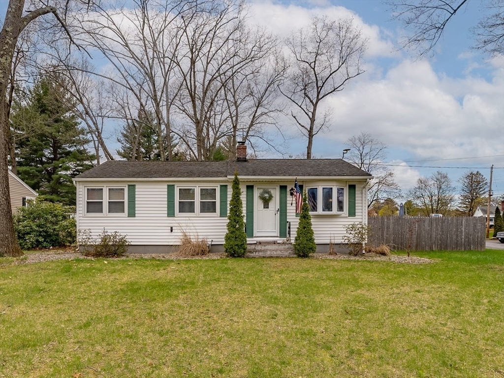 Larchly Ave, Westfield, MA 01085
