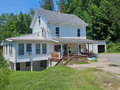 81 Assisqua Ave, St. Johnsbury, VT, 05819-2927 | Card Image
