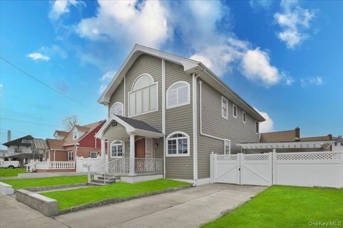 10-11 Bay 24th St, Far Rockaway, NY, 11691-1801 | Card Image