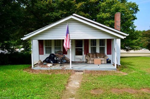 704 Country Ham Ln, Jonesville, NC, 28642-2540 | Card Image