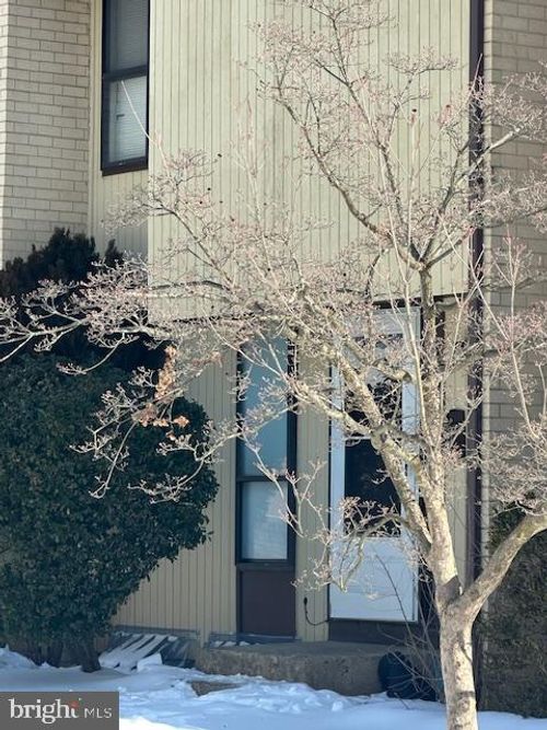 923 Jamestown Rd, East Windsor, NJ, 08520-5606 | Card Image