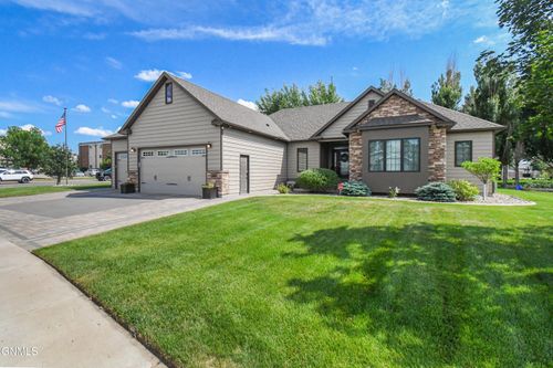 1605 Sand Creek Dr, Williston, ND, 58801-2573 | Card Image