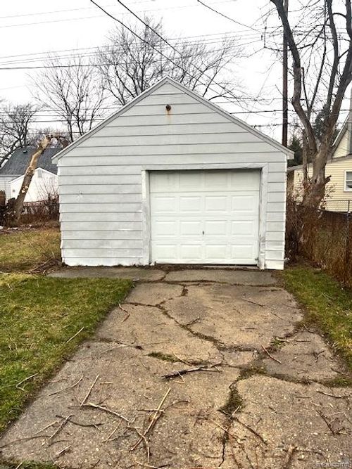 7535 Toepfer Rd, Warren, MI, 48091-3043 | Card Image