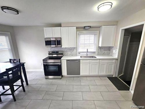 15914 Eastburn St, Detroit, MI, 48205-1461 | Card Image